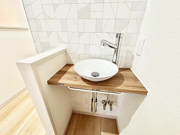 【その他設備(セカンド洗面台)】あると便利なセカンド洗面台。