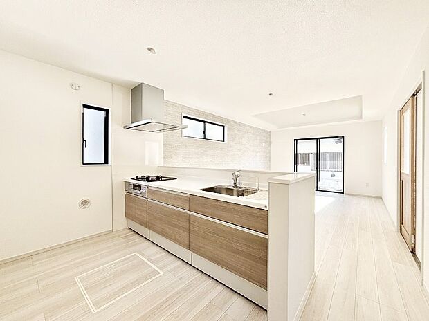 【ダイニングキッチン】料理をしながらご家族との会話を楽しめる対面カウンターキッチン