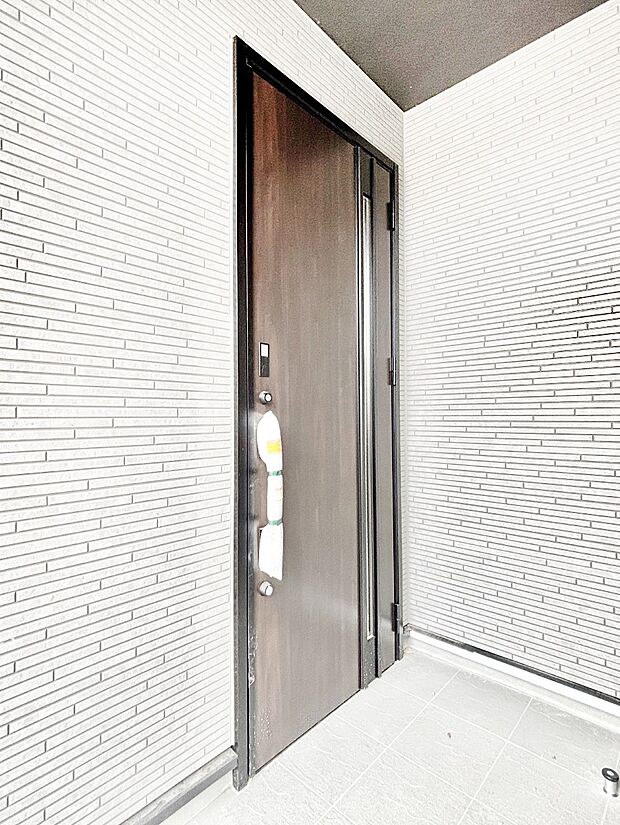 【玄関】シンプルで落ち着いた雰囲気の玄関周り