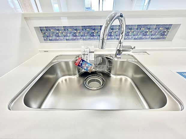 【その他設備(浄水器)】いつでも清潔なおいしいお水を。一つの水栓で水道水と浄水を使い分け。