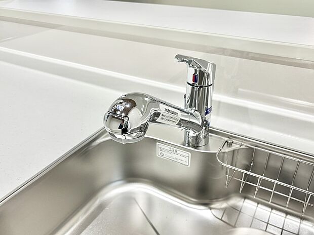 【その他設備(浄水器)】いつでも清潔なおいしいお水を。一つの水栓で水道水と浄水を使い分け。