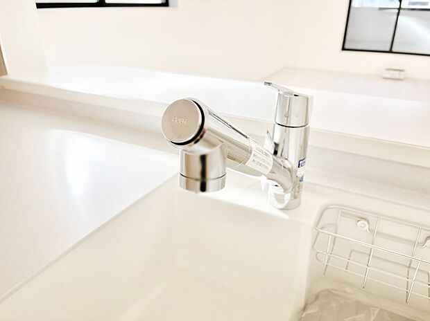 【その他設備(浄水器)】いつでも清潔なおいしいお水を。一つの水栓で水道水と浄水を使い分け。