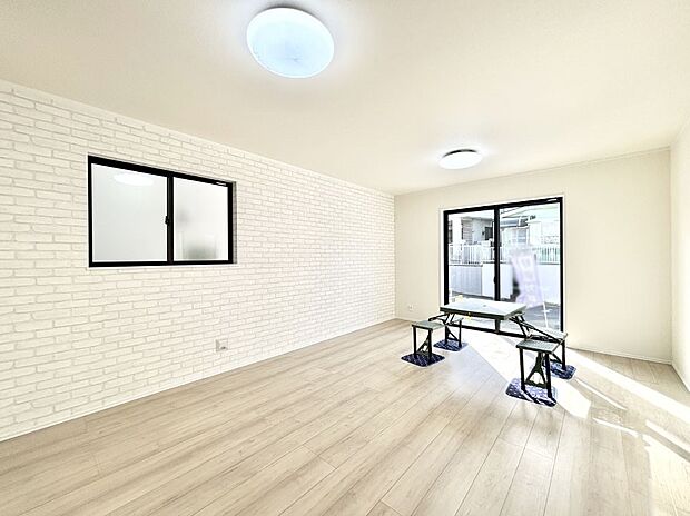 【リビングダイニング】落ち着いた雰囲気のＬＤＫは家族みんなの快適空間  