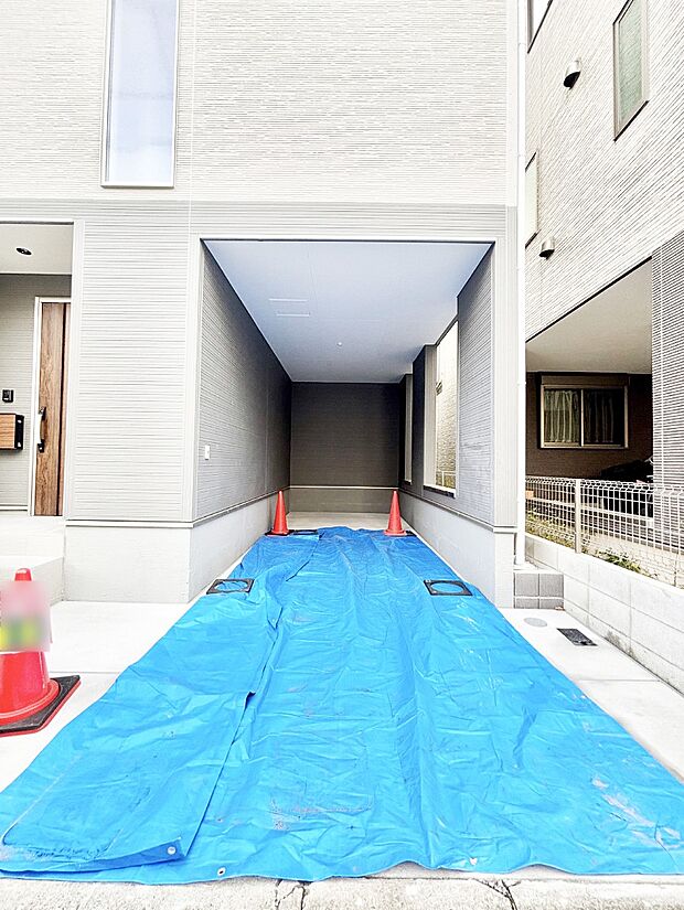 【駐車場】雨風から大切な愛車を守るビルトインガレージ