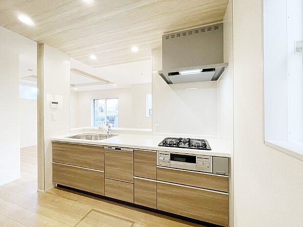 【ダイニングキッチン】料理をしながらご家族との会話を楽しめる対面カウンターキッチン