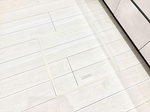 【その他設備(床下収納)】床下収納付き！日用品・非常用品の収納にも大活躍。