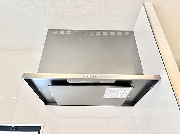 【冷暖房・空調設備(レンジフード)】フラットタイプのレンジフード、お手入れがしやすいですね！