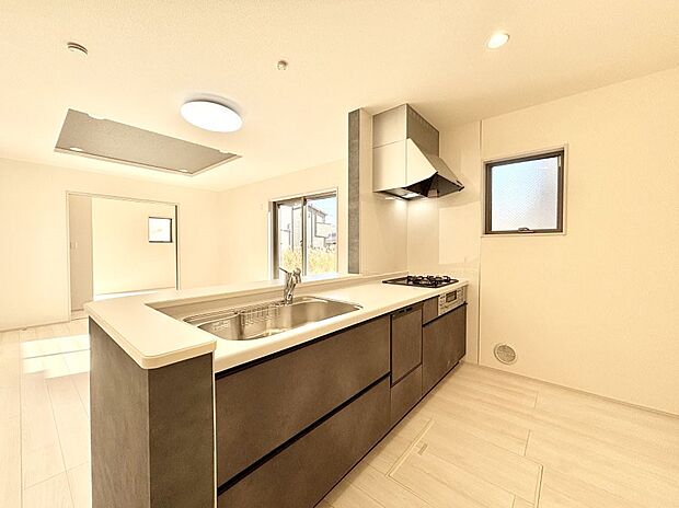 【キッチン】ゆとりあるキッチンではご家族と楽しくお料理ができます。