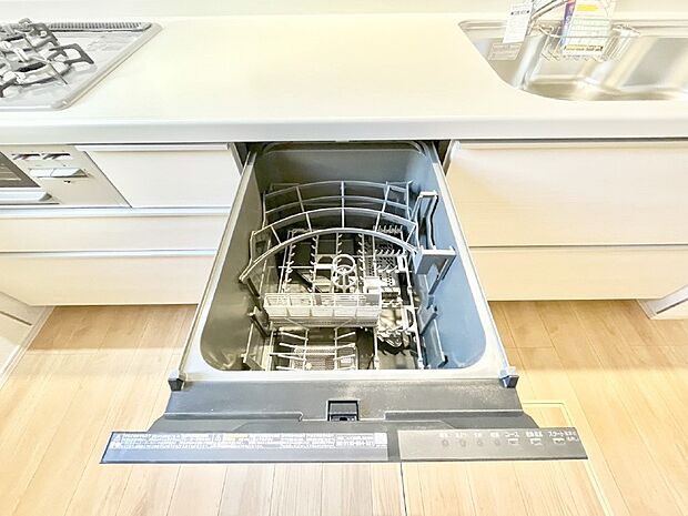 【その他設備(食洗機)】面倒なお片づけは食洗機にお任せ！家事の負担が減って、時間にも気持ちにもゆとりができます。