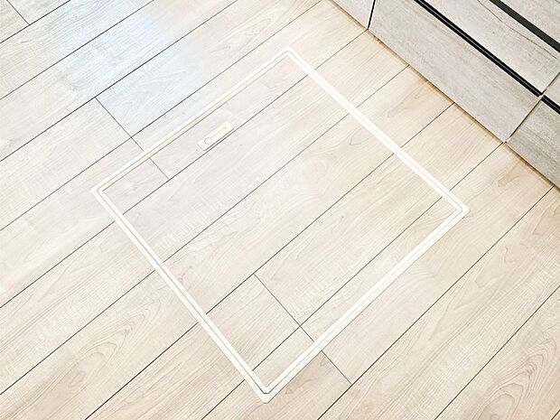 【その他設備(床下収納)】床下収納付き！日用品・非常用品の収納にも大活躍。