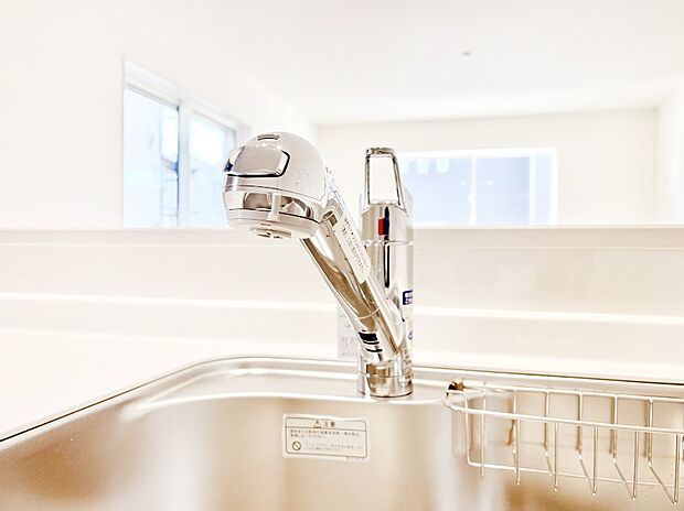 【その他設備(浄水器)】いつでも清潔なおいしいお水を。一つの水栓で水道水と浄水を使い分け。