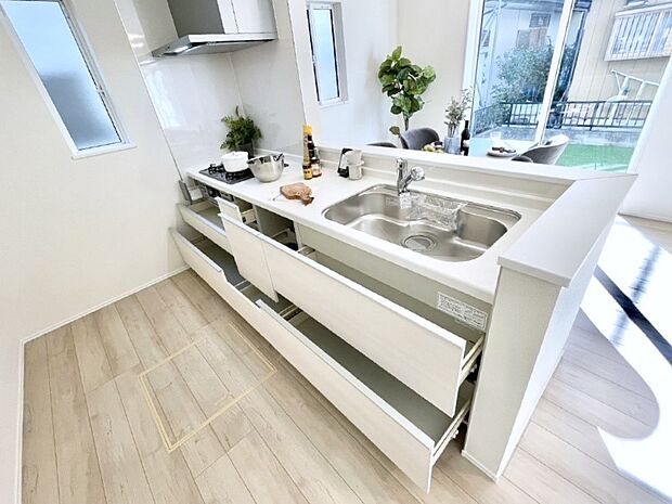 【その他設備(スライド収納)】使いやすさを優先したスライド式収納タイプ!