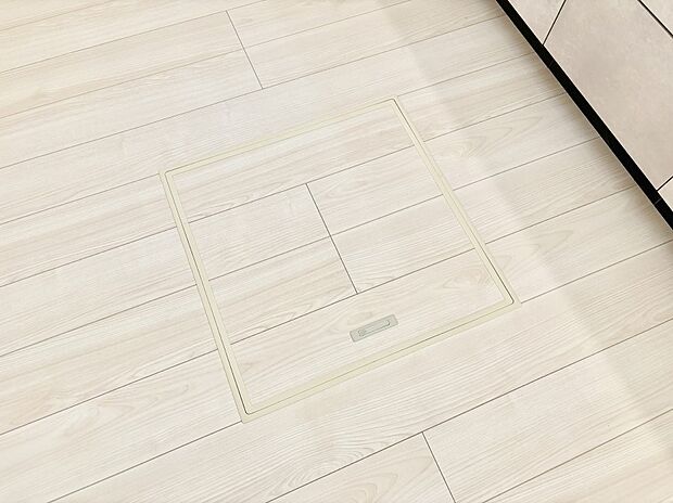 【その他設備(床下収納)】床下収納付き!日用品・非常用品の収納にも大活躍。