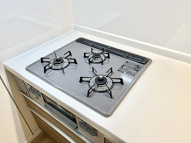 【その他設備(3口コンロ)】三口ガスコンロでお料理が一気にはかどりそう