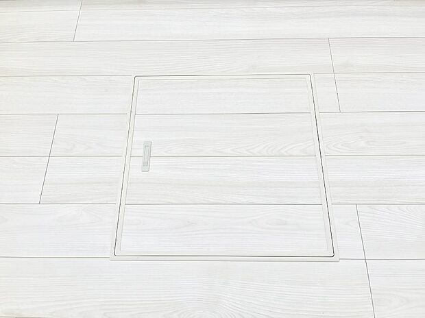 【その他設備(床下収納)】床下収納付き!日用品・非常用品の収納にも大活躍。