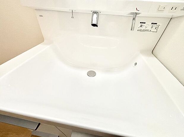 【その他設備(ハンドシャワー水栓)】ハンドシャワー付き!使いやすい洗面台。