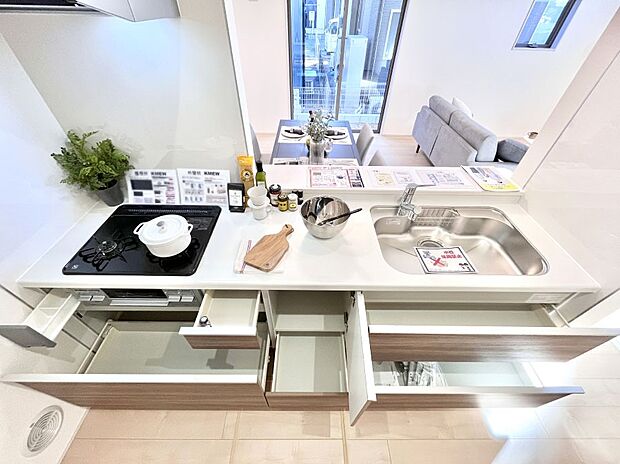 【その他設備(スライド収納)】使いやすさを優先したスライド式収納タイプ!