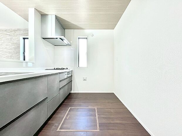 【キッチン】ゆとりあるキッチンではご家族と楽しくお料理ができます。