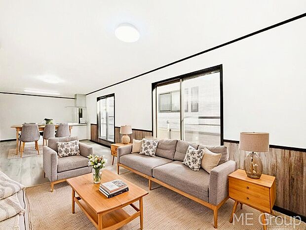 【リビング】家族の和やかな会話が聞こえてきそう。開放感のあるリビングです。※家具はCGです