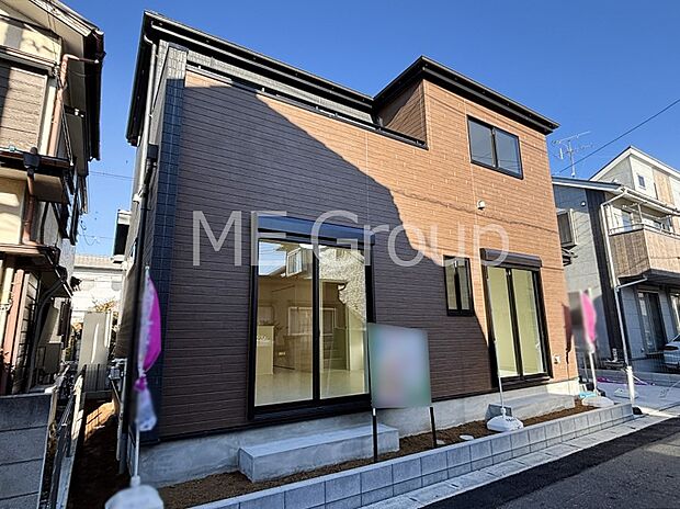 【現地外観写真】たっぷりの陽光と心地よい風が舞い込む住まい