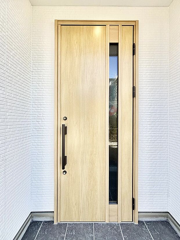 【玄関】大切な家族、来客を出迎える玄関。　