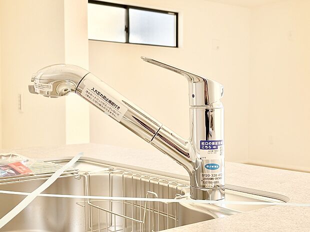 【その他設備(浄水器)】いつでも清潔なおいしいお水を。一つの水栓で水道水と浄水を使い分け。