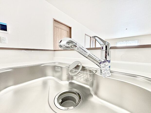 【その他設備(浄水器)】いつでも清潔なおいしいお水を。一つの水栓で水道水と浄水を使い分け。