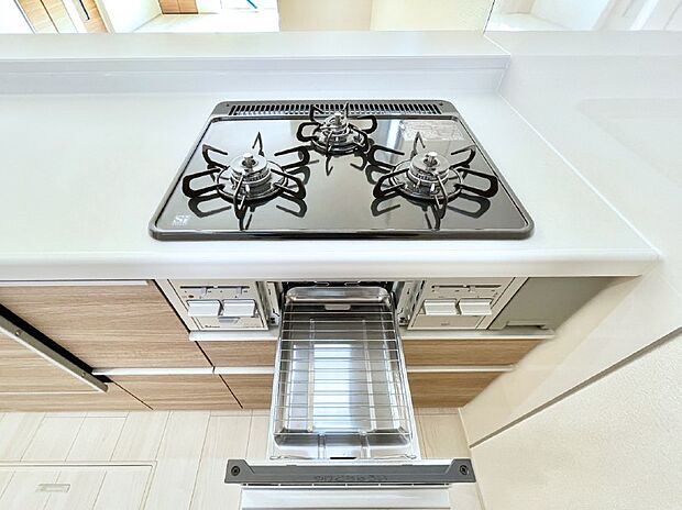 【その他設備(Ｓｉセンサーコンロ)】ガスコンロはＳｉセンサー搭載。火力調節や焦げ付き・消し忘れも防いでくれます。