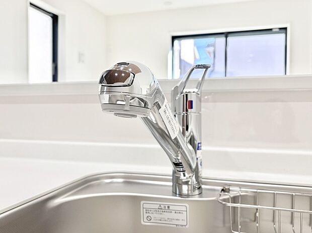 【その他設備(浄水器)】いつでも清潔なおいしいお水を。一つの水栓で水道水と浄水を使い分け。