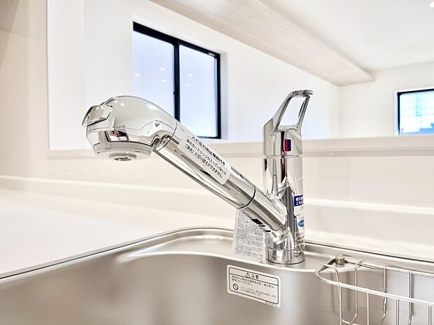 【その他設備(浄水器)】いつでも清潔なおいしいお水を。一つの水栓で水道水と浄水を使い分け。