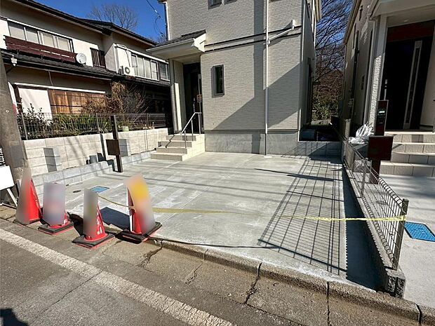 【駐車場】駐車2台可能！急なお客様の駐車に。また、ご家族の自転車スペースとしても大活躍。