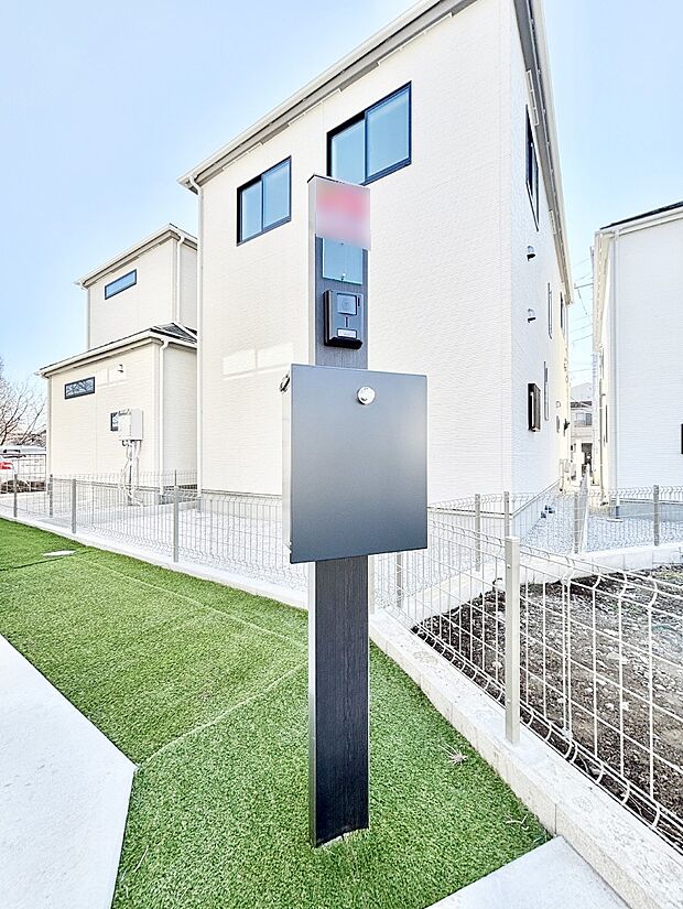 【その他現地】シンプルなデザインのポスト