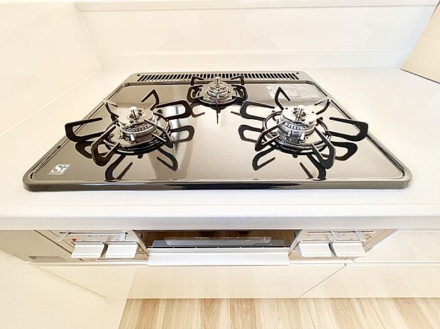 【その他設備(ガスコンロ)】三口ガスコンロでお料理が一気にはかどりそう  