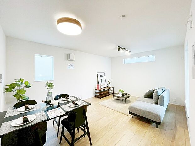 【リビングダイニング】落ち着いた雰囲気のＬＤＫは家族みんなの快適空間