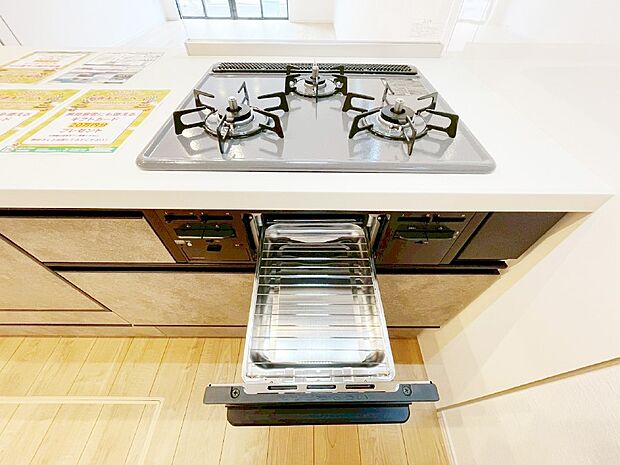 【その他設備(ガスコンロ)】三口ガスコンロでお料理が一気にはかどりそう  