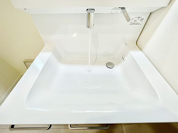 【その他設備(ハンドシャワー水栓)】ハンドシャワー付き！使いやすい洗面台。