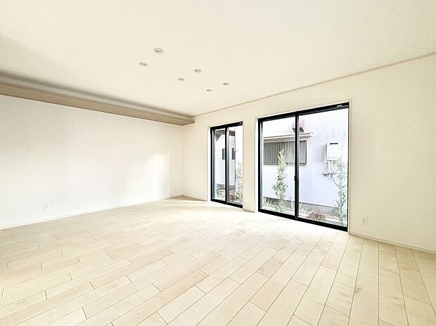 【リビングダイニング】落ち着いた雰囲気のＬＤＫは家族みんなの快適空間