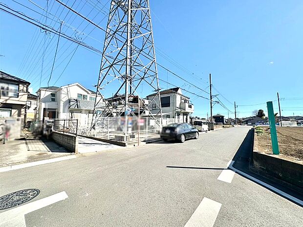 【前面道路含む現地写真】前面道路はきちんと整備されています  