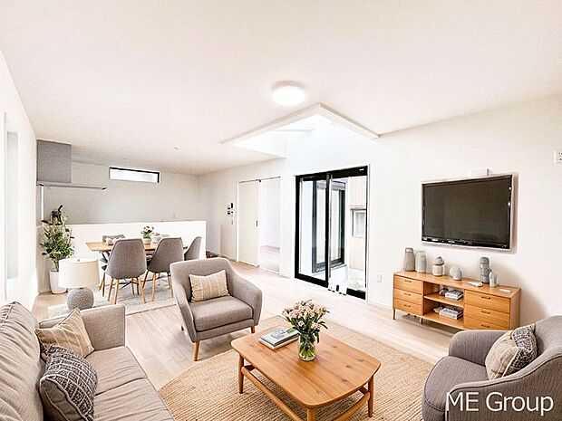 【リビング】落ち着いた雰囲気のＬＤＫは家族みんなの快適空間※家具はCGです