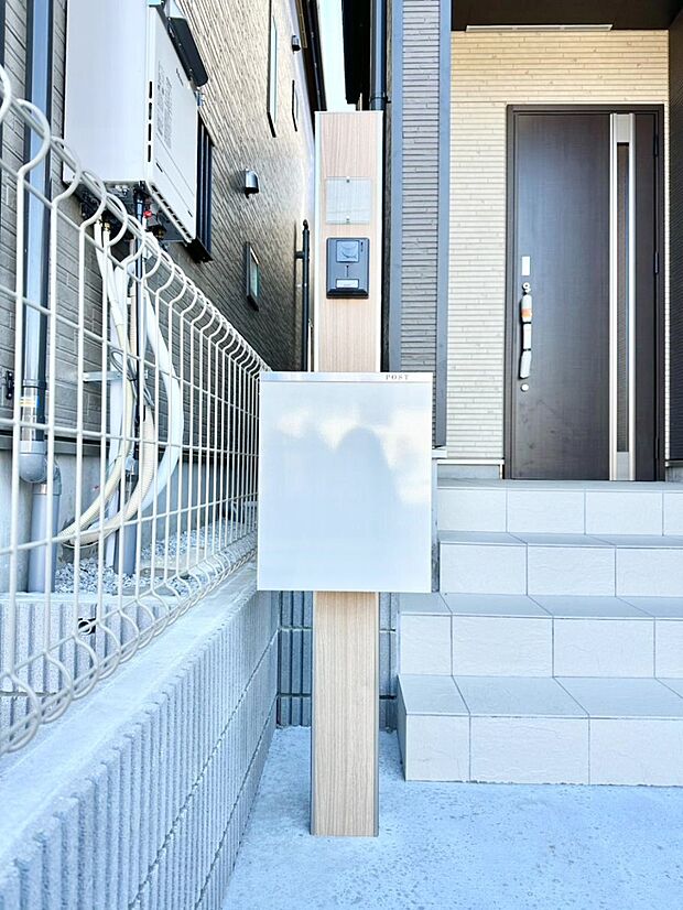 【その他現地】表札・インターホン・ポストをひとつに集約　