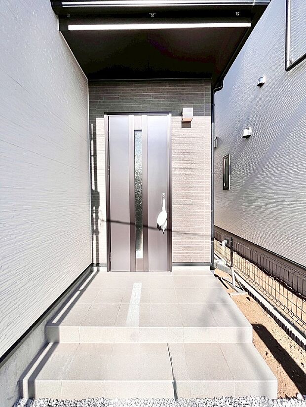 【玄関】大切な家族、来客を出迎える玄関。