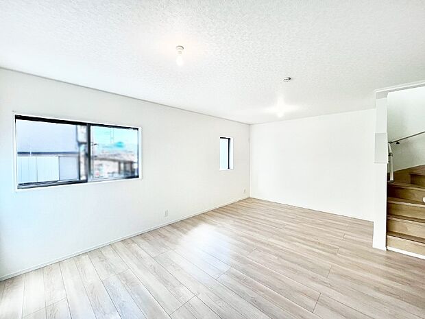 【リビングダイニング】リビング階段、毎日大切な家族とコミュニケーションがとれる家族思いの間取り