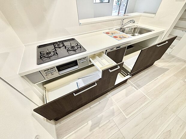 【その他設備(スライド収納)】使いやすさを優先したスライド式収納タイプ！