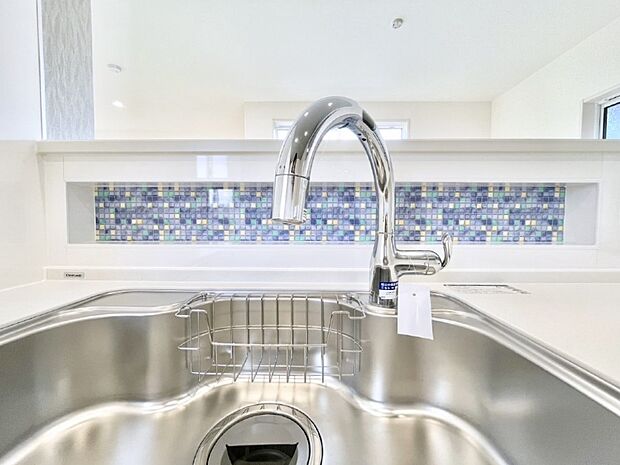 【その他設備(浄水器)】いつでも清潔なおいしいお水を。一つの水栓で水道水と浄水を使い分け。