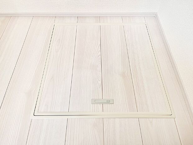 【その他設備(床下収納)】床下収納付き！日用品・非常用品の収納にも大活躍。