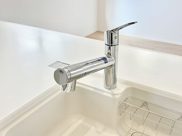 【その他設備(浄水器)】いつでも清潔なおいしいお水を。一つの水栓で水道水と浄水を使い分け。