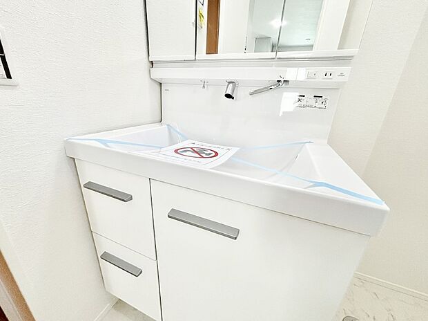 【その他設備(シャワー水栓)】ハンドシャワー付き！使いやすい洗面台。