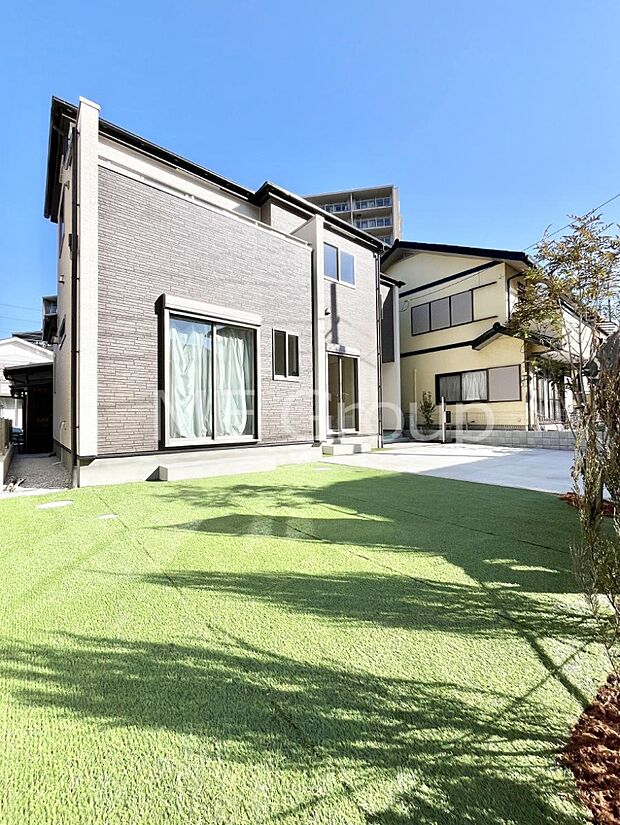 【現地外観写真】4LDK＋収納スペース充実！快適でゆとりある生活を楽しめます。