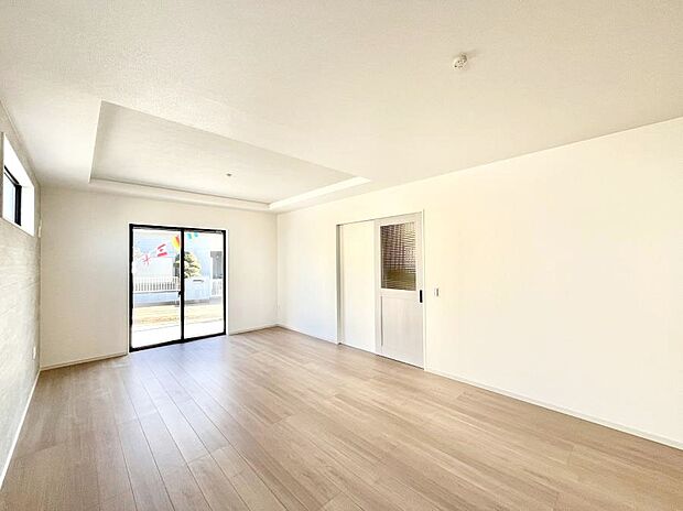 【ダイニング】家族の笑顔が自然と生まれてくる、そんな雰囲気のダイニングに仕上がっています。