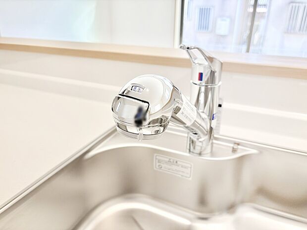 【その他設備(浄水器)】いつでも清潔なおいしいお水を。一つの水栓で水道水と浄水を使い分け。